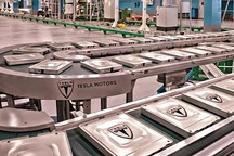 特斯拉：拉拢宁德LG，和松下修好