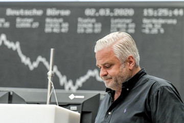 新冠疫情叠加美欧贸易冲突 欧盟经济有麻烦了