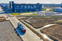 特斯拉上海工厂开足马力，维持年产15万辆目标不变