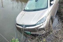 威马EX5被泡水里达两个月，检修电池组竟完好无损