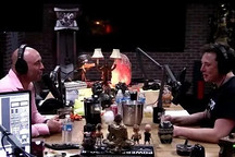馬斯克兩小時訪談精華：巴菲特這樣的人還是少些好，我有火星還要什么房子