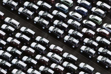 乘联会：中长期市场预测下调，2025年乘用车市场零售预计2400万