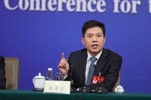 李彦宏建议加快智能交通基础设施建设