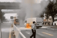 突发！深圳一电动车起火致驾驶员身亡，疑似电动依维柯