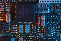 造车口罩半导体，比亚迪想下什么棋？