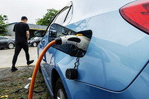 中汽协：预计全年汽车销量降10％