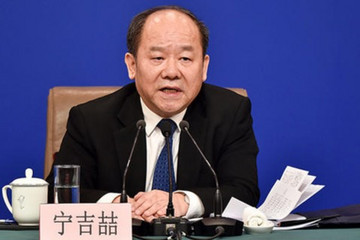 发改委：下半年鼓励限购城市适当增加汽车购置限额 放宽新能源汽车限购