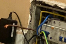 特斯拉”迷“之转发：车主为充电私改酒店电路