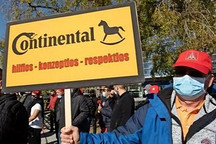 零部件巨头CEO被裁！刚宣裁3万员工