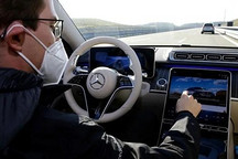 特斯拉热衷自动驾驶革命，奔驰坚持进化论