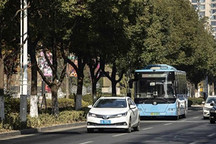 V2X落地？华为无锡测试自动驾驶大巴