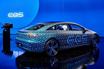 奔驰EQS，能否承担起奔驰在电动化上的骄傲