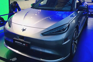 华为强大自动驾驶加持，极狐阿尔法S预售最高价42.99万