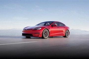 最新批次特斯拉Model S实车曝光：方向盘秒杀99%车型