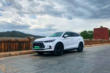 内饰焕新 比亚迪2021款唐EV佩刀而来