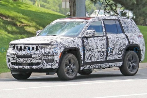 Jeep大切诺基4xe路试谍照，采用2.0T插电式混动系统