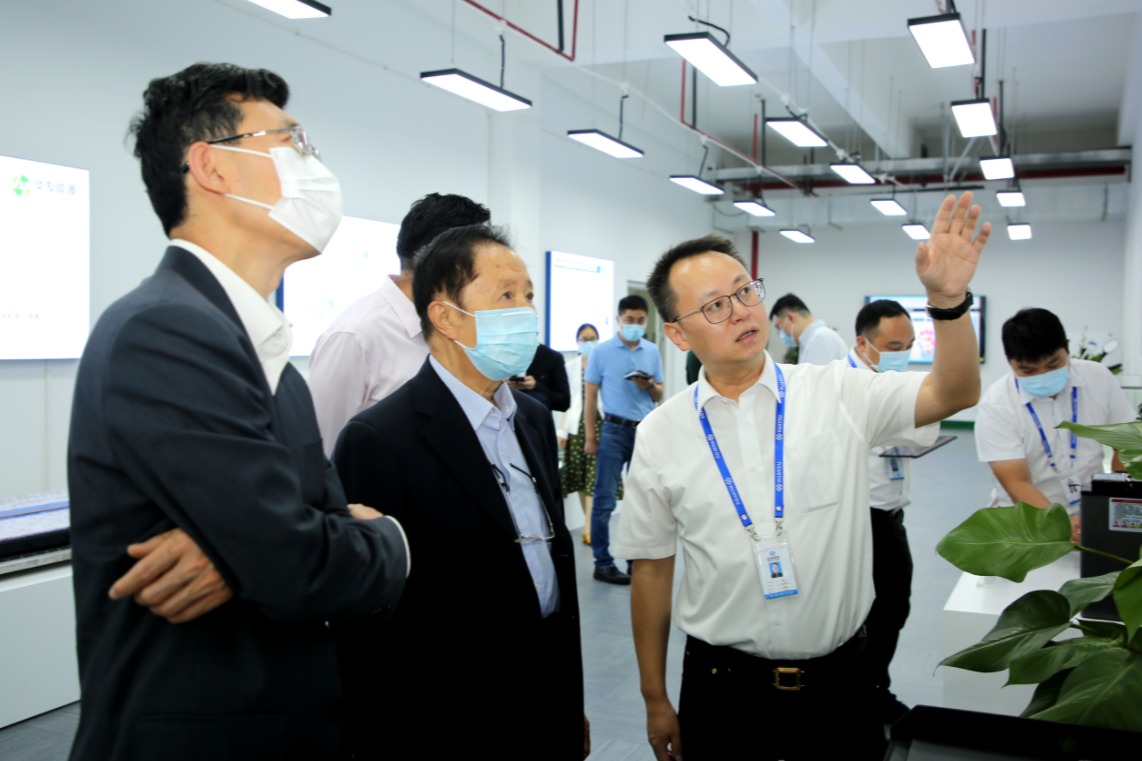 中国电动汽车百人会陈清泰理事长一行莅临江苏华友能源调研指导