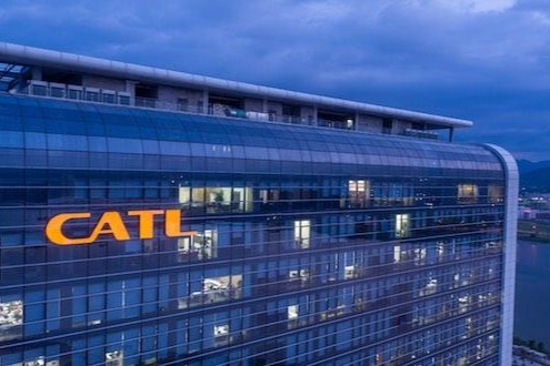 2021年全球动力电池榜：宁德时代一骑绝尘夺冠 蜂巢能源跻身前十