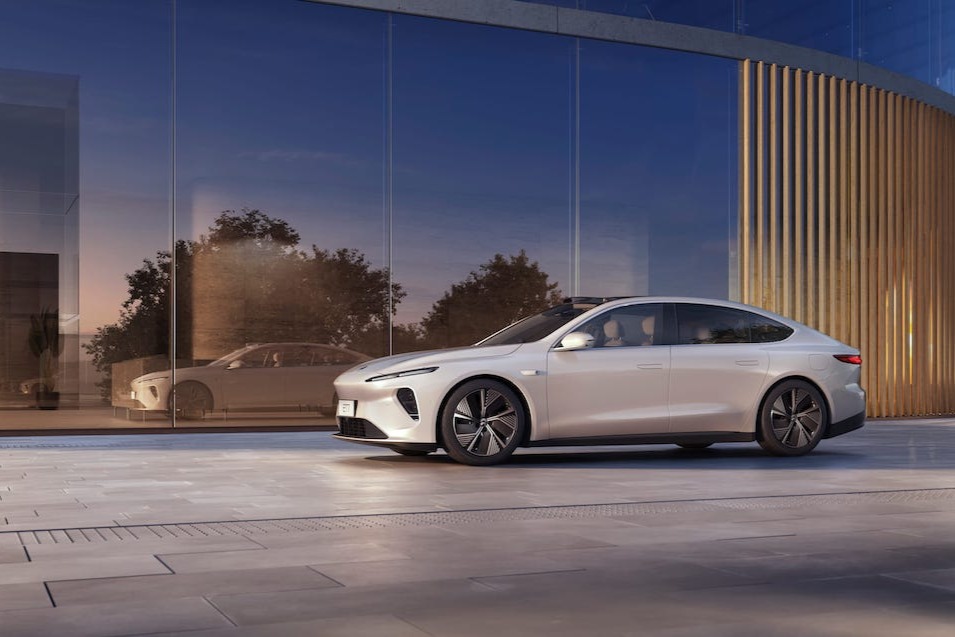 蔚来Q4财报：毛利率提升/净亏损收窄 希望2024年实现盈利