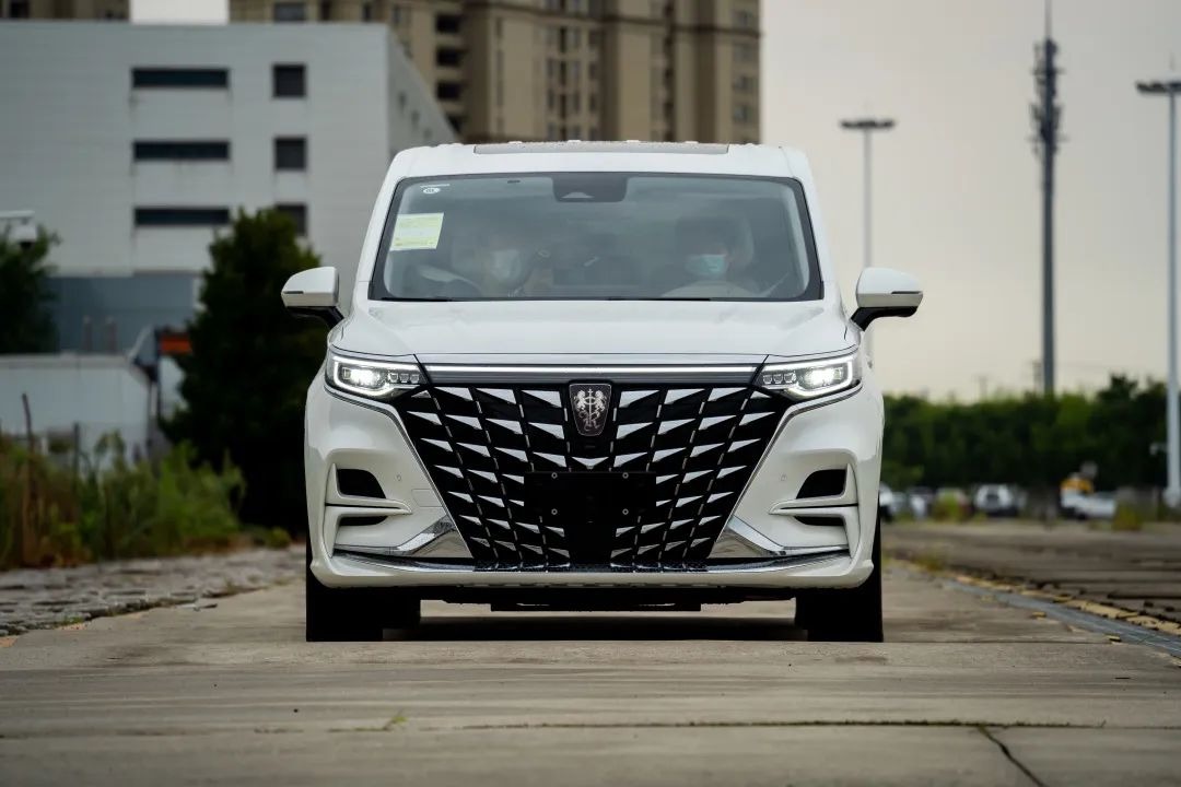 纯电MPV市场又一狠角色  荣威iMAX8 EV 8月20日上市