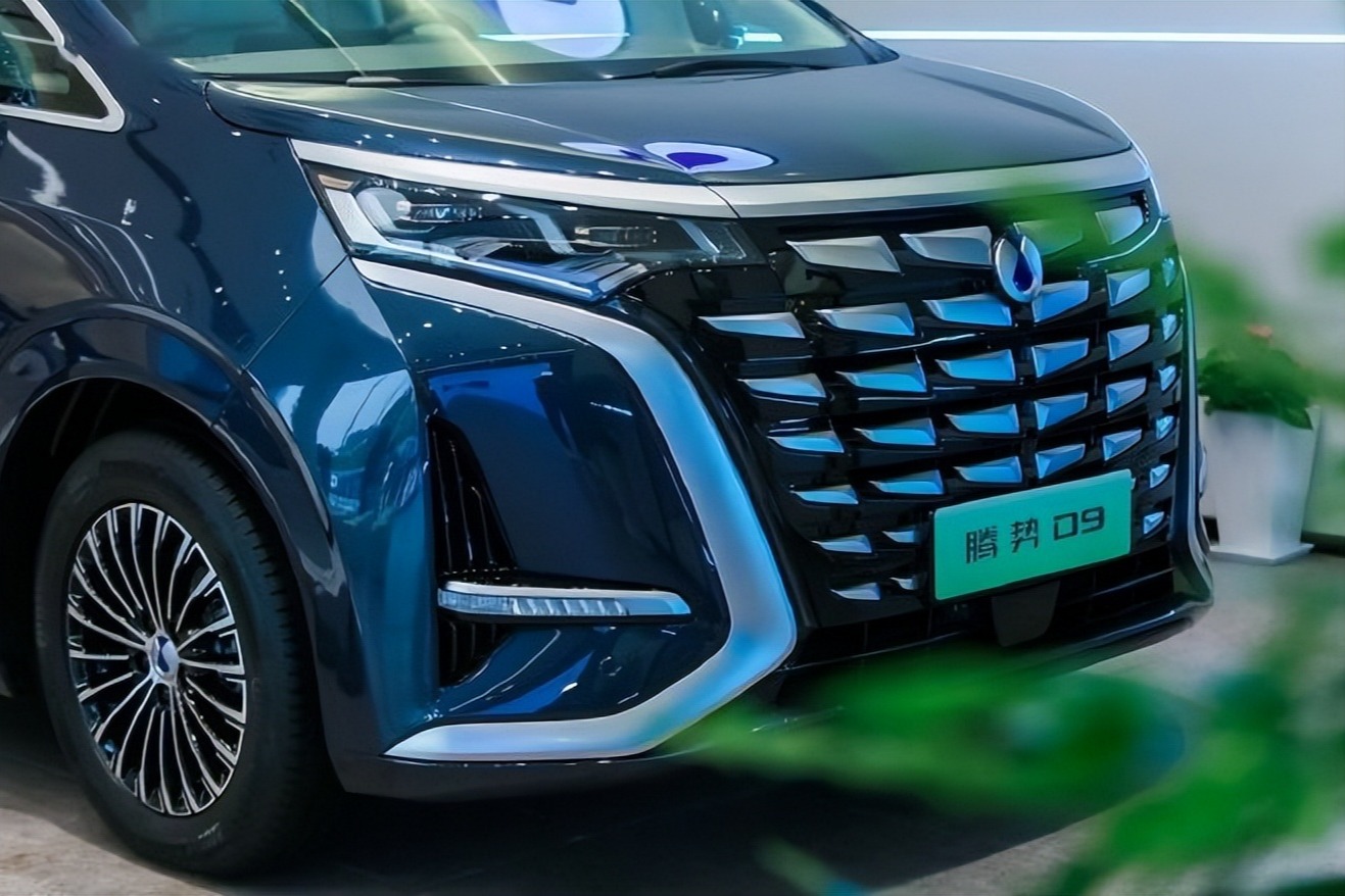 腾势D9上市1小时大定认购10206台，这车为啥这么火？！