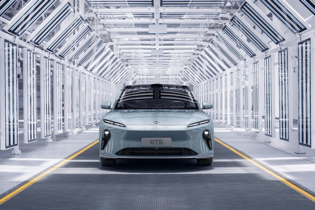蔚來(lái)ET5正式下線，成都車展上或有更多信息公布