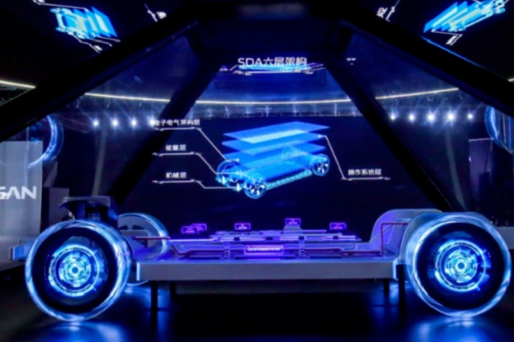 李偉：長安汽車，全面向智能時代加速轉型