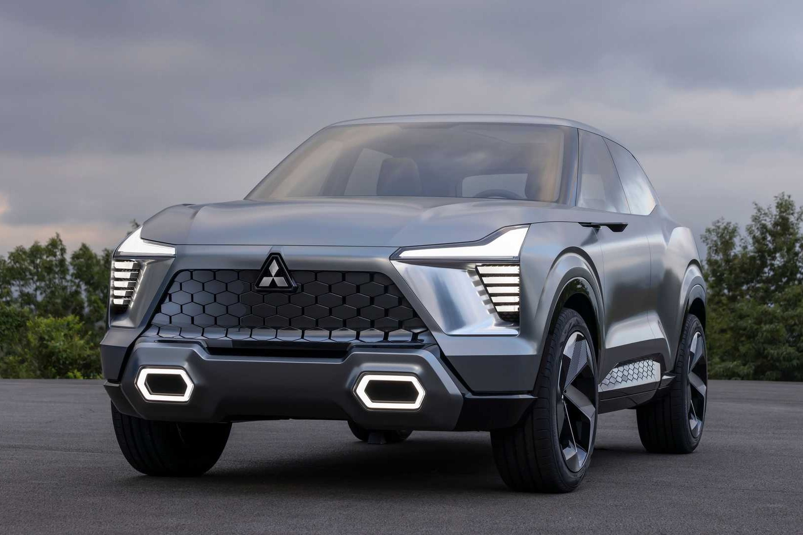 沉默許久的三菱要發(fā)力了？三菱XFC概念車官圖發(fā)布！