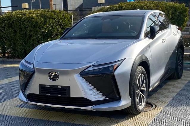 海外售价54万元 雷克萨斯全新RZ 450e到店实拍