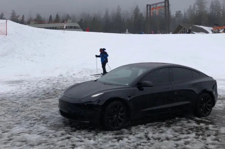 传言称，特斯拉冻结招聘并在酝酿新一轮裁员