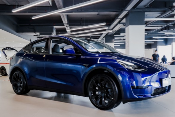 年交付超71万辆，特斯拉超越奔驰宝马奥迪，登顶中国市场豪华品牌销量冠军