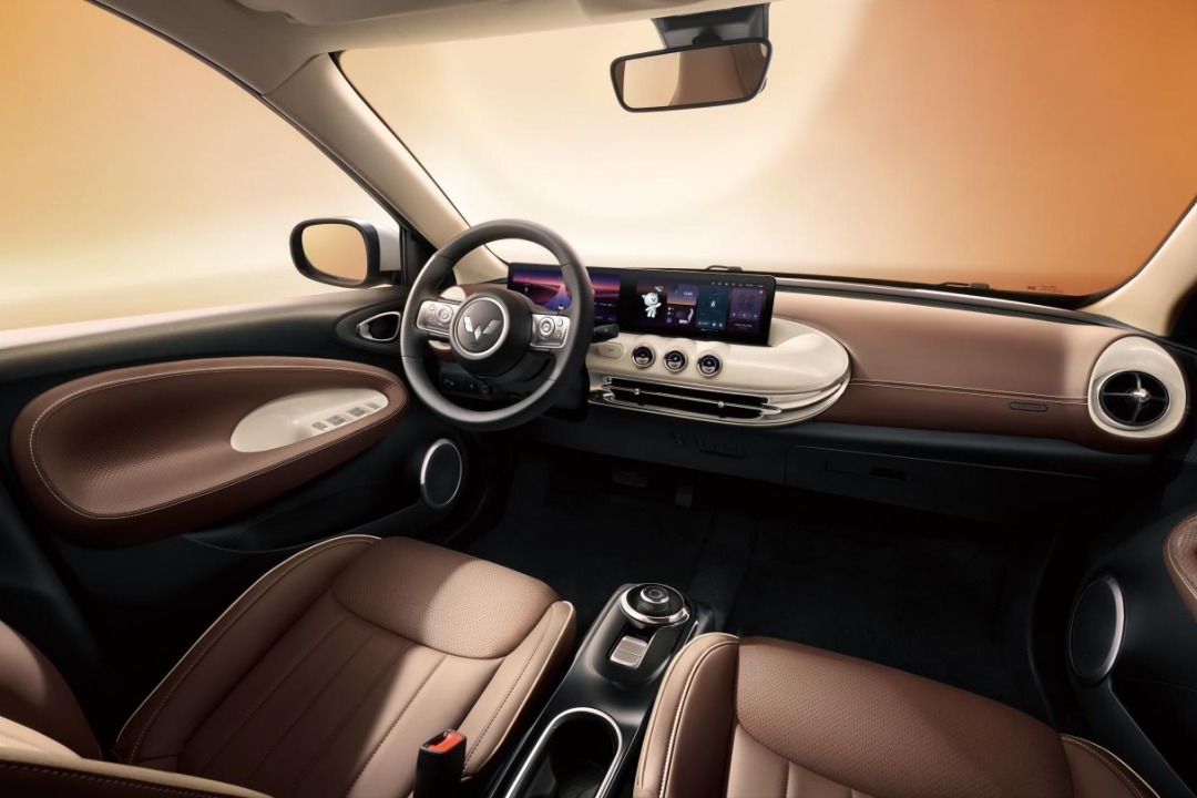 配悬浮式双联屏 五菱缤果外观内饰细节图公布 