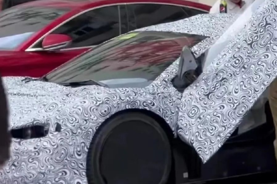 比亚迪仰望U9路试谍照首曝光 前脸变温和了?