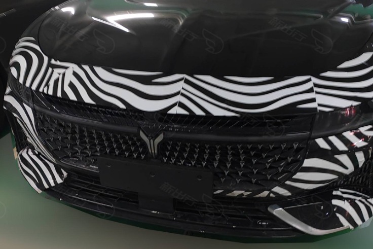 全新前脸造型 岚图追光增程版谍照曝光