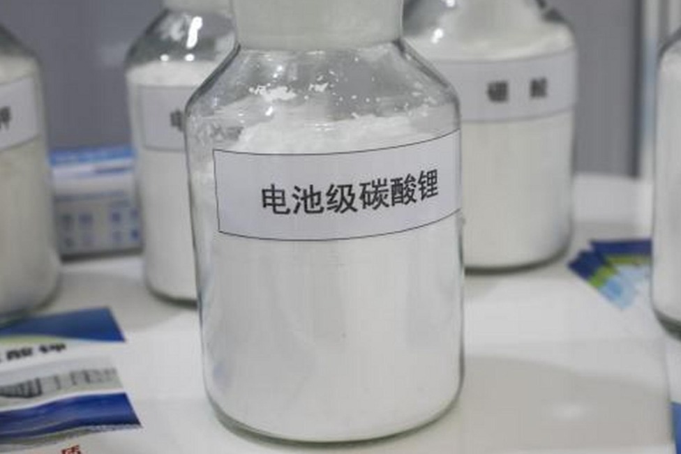 电池级碳酸锂价格跌破18万元/吨