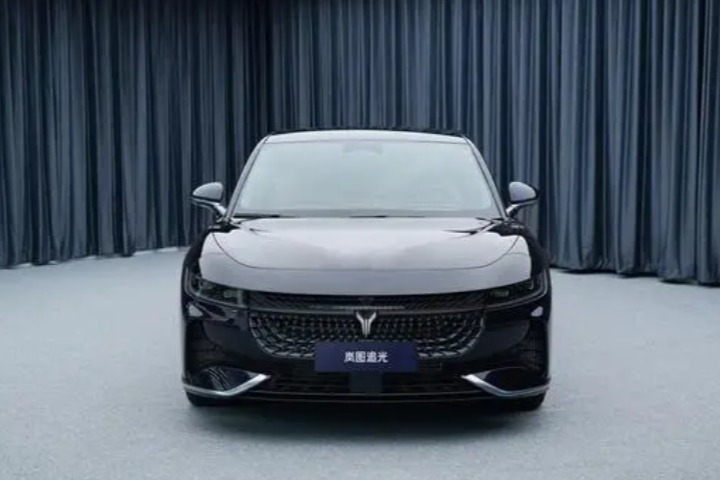 续航里程超1000公里 岚图追光PHEV版车型曝光 