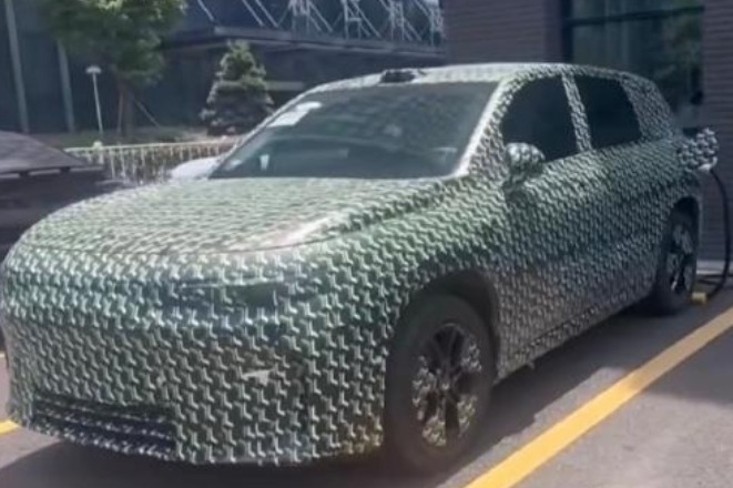 零跑全新中大型SUV B11谍照曝光  9月首发亮相