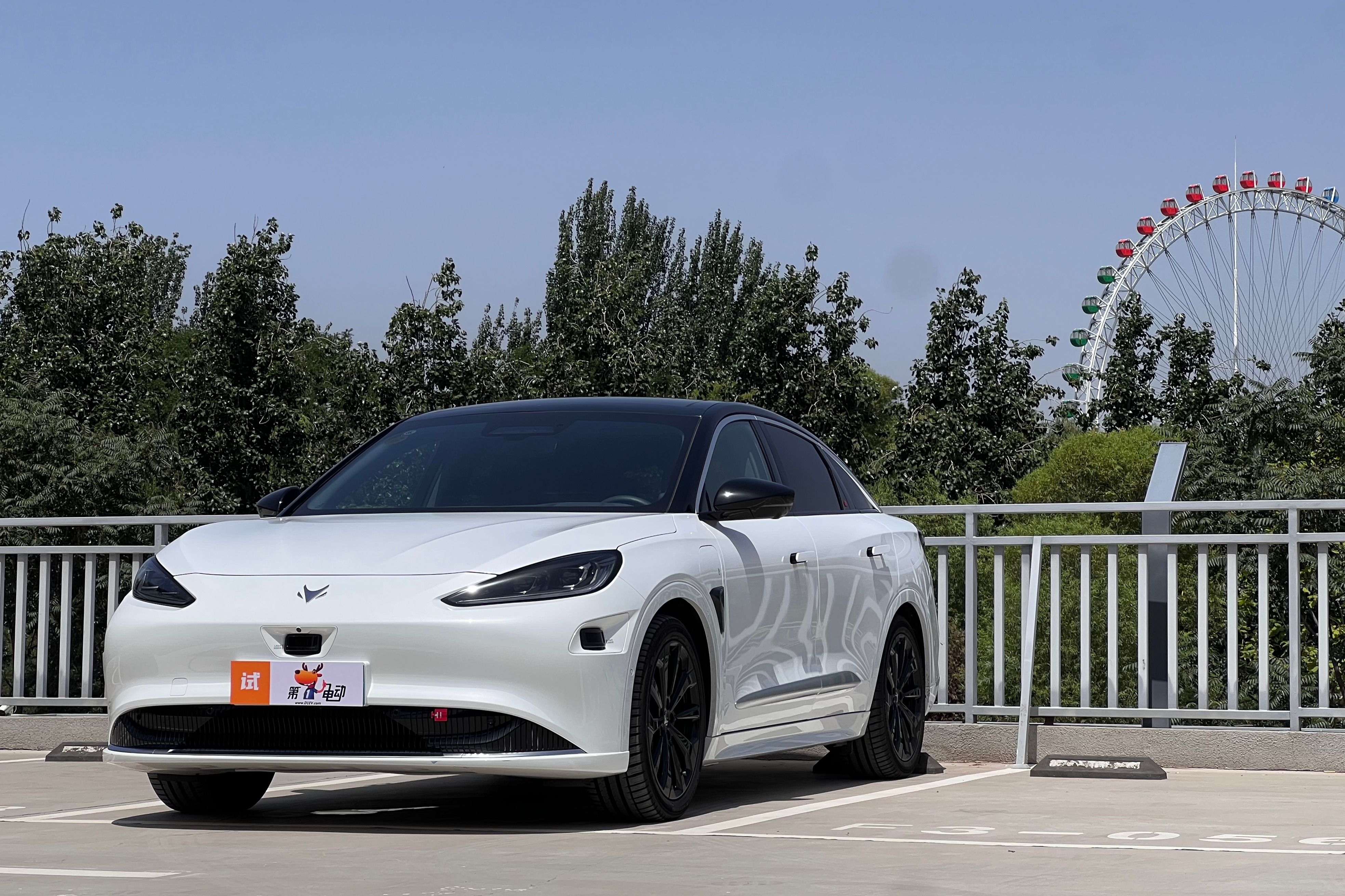 沉浸式體驗丨深藍SL03迎全新升級，細節提升用車品質
