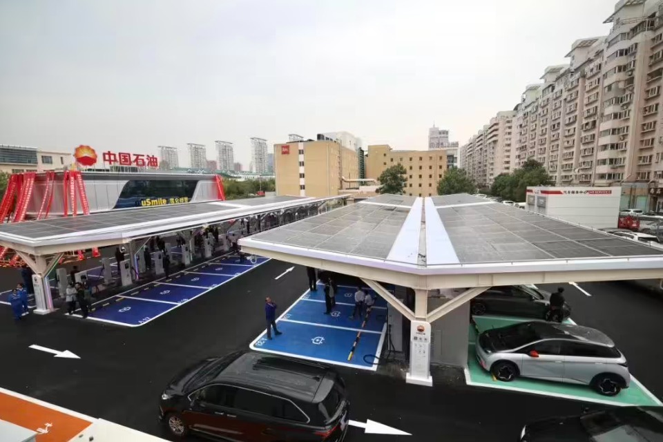 中国石油首座“超级充电+便利店”综合示范站正式投运