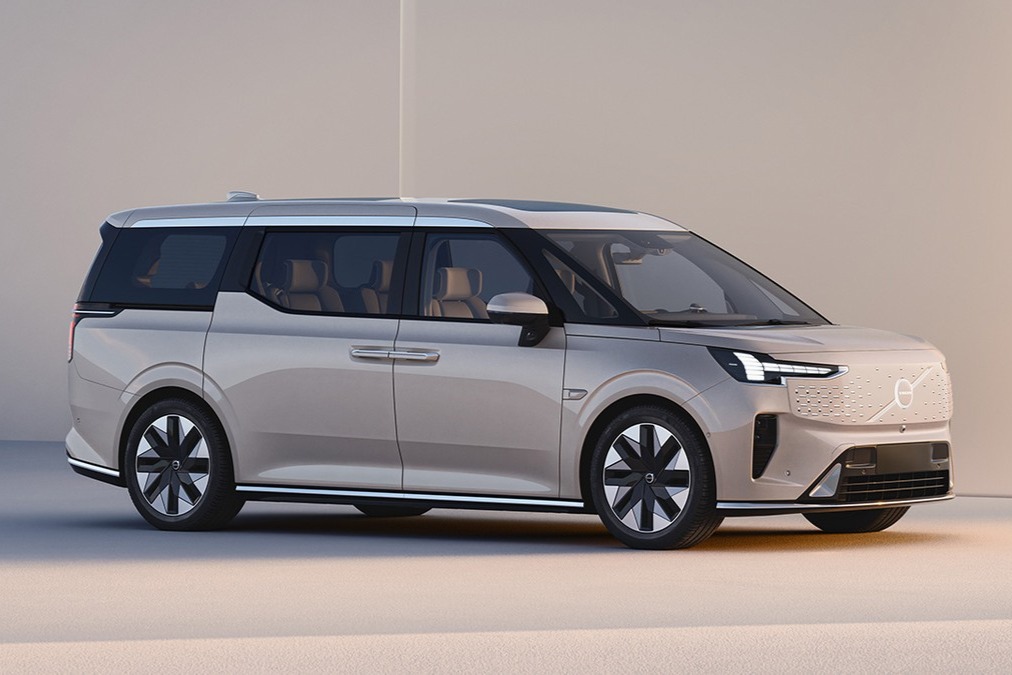 沃尔沃纯电MPV EM90全球首发