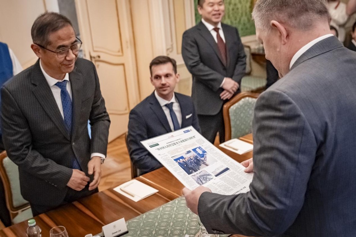 国轩移动充电车亮相斯洛伐克获菲佐总理力挺