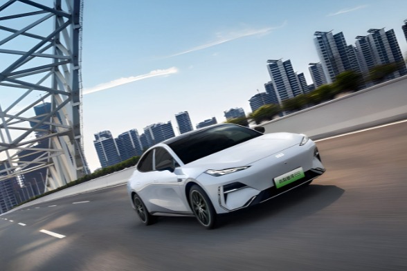 上半年新能源車銷量TOP20：比亞迪超200萬輛創(chuàng)新高，吉利、奇瑞等七大車企翻倍暴漲