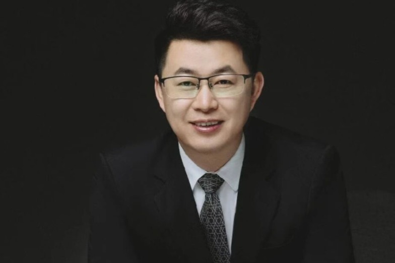 荣耀前CMO姜海荣任深蓝汽车CEO，邓承浩升任董事长