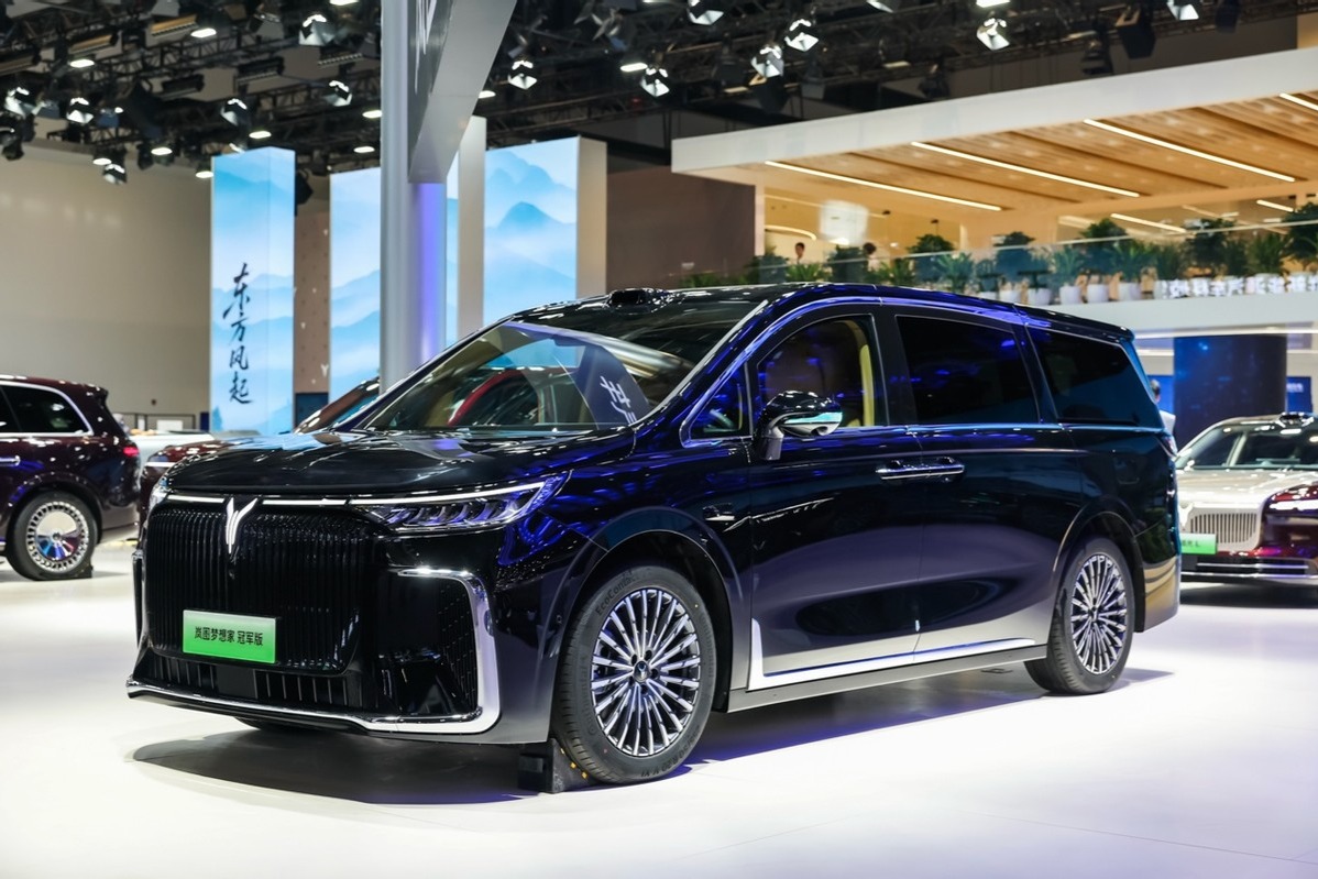 华为乾崑上车30万级MPV，岚图梦想家定义高端智能MPV新标杆