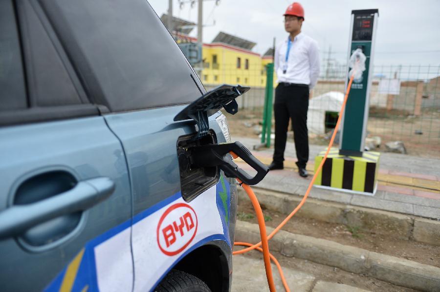 　　西寧計劃年內(nèi)建成12處電動車充電站