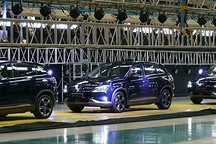 小鵬汽車首批量產版下線，百公里加速5.8秒/能自動駕駛