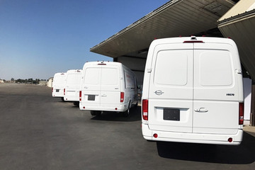 中国首次大批量出口电动物流车顺利抵美