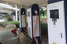 充电车位常被燃油车占据 专家吁完善立法保障充电