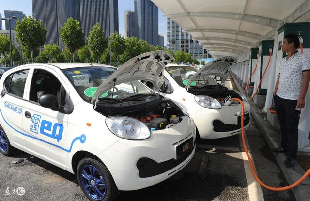 国家大力推行新能源车，“新能源汽车专用车牌”将获更多特权