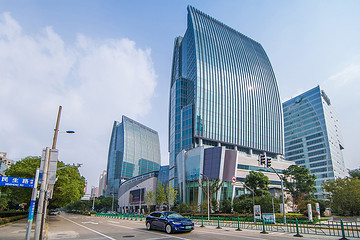 50台车可同时充电 特斯拉全球最大充电站上海揭幕